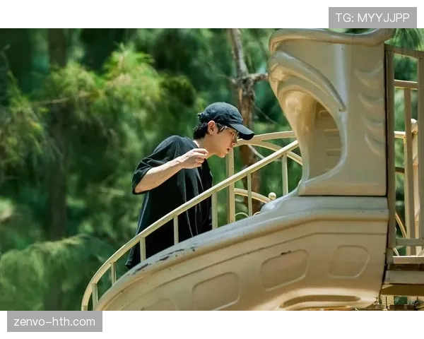 刷到任子威的私服照，我居然一秒以为在看偶像剧